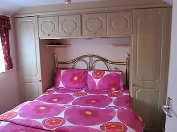 Harman Self-catering Free Wifi & Parking Готель Лідс